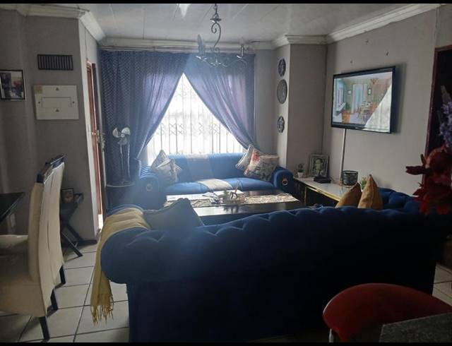 2 BEDROOM HOUSE FOR SALE IN KARENPARK